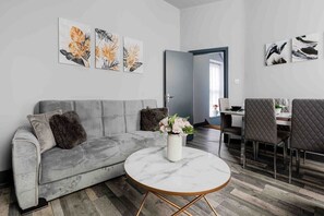 Living Room / Lounge
