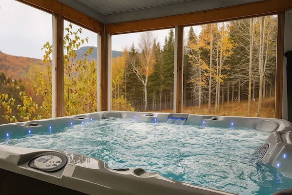 Spa extérieur - Vous pourrez réserver votre moment PRIVÉ de détente gratuitement par bloc de 60min jusqu'à 2 fois par jour.
Un lien de réservation vous sera envoyé.
Heures d'ouverture : 8h à 23h
Disponible à l'année