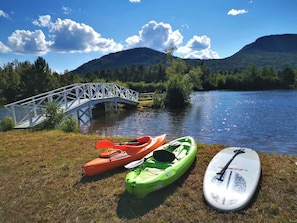 Au lac : Des kayaks et paddle board sont mis à votre disposition gratuitement.