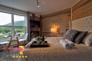 Suite luxueuse avec vue imprenable sur le lac et les montagnes