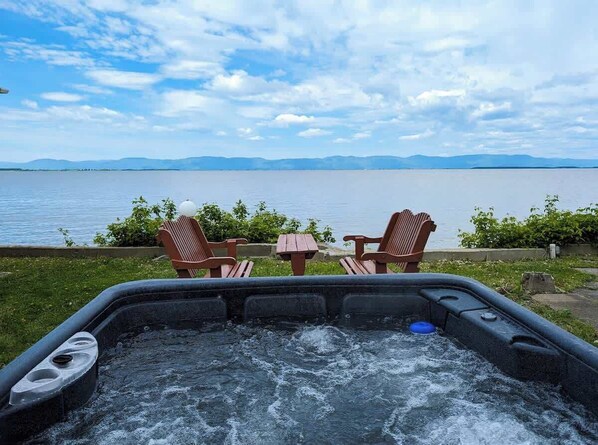 Bain à remous extérieur