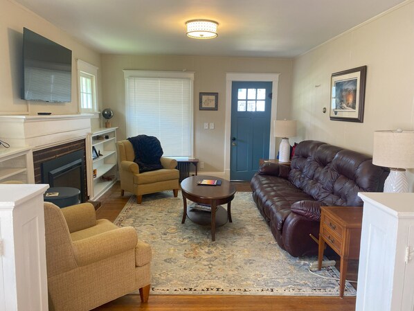 Living Room with Smart TV and electric fireplace