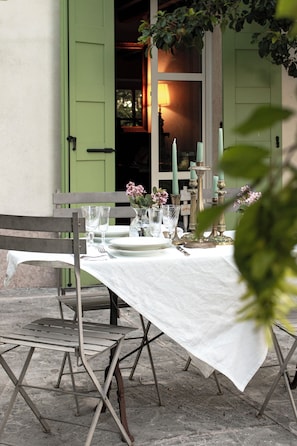 Outdoor dining