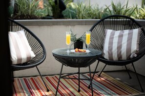 Morning sunshine and fresh juice on the terrace — the perfect start to the day 🍊☀️