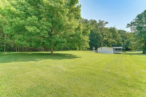 Large Yard | 5-Acre Property