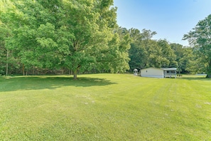 Large Yard | 5-Acre Property