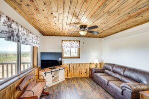 Living Room | Free WiFi | Smart TV