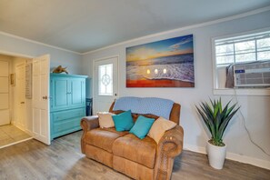 Studio | Central Heating & A/C | Free WiFi
