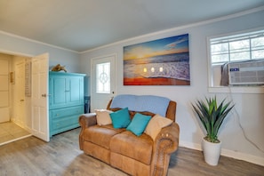 Studio | Central Heating & A/C | Free WiFi