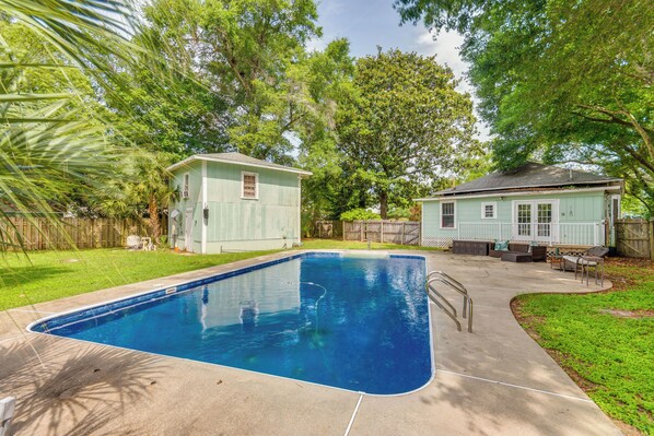 Pensacola Vacation Rental | 3BR | 2BA | 1,225 Sq Ft | 5 Steps to Enter