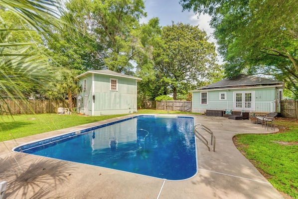 Pensacola Vacation Rental | 3BR | 2BA | 1,225 Sq Ft | 5 Steps to Enter