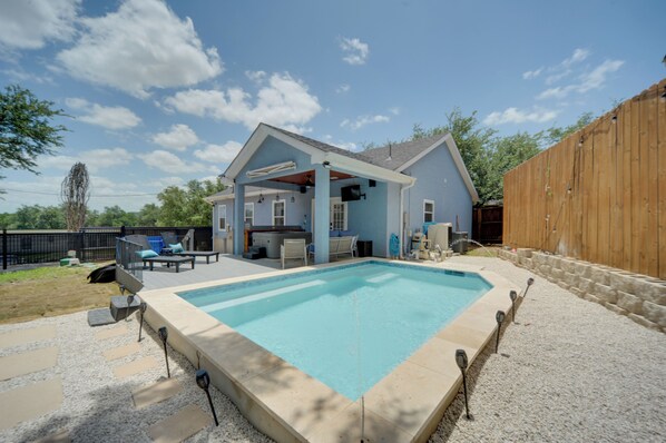 Canyon Lake Vacation Rental | 4BR | 3BA | 7 Steps to Enter | 2,036 Sq Ft