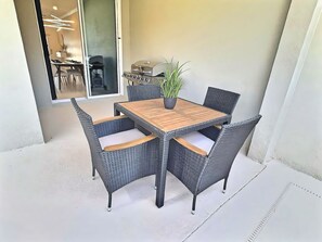 屋外ダイニングエリア