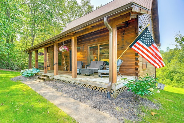 Hillsville Vacation Rental | 3BR | 2.5BA | 3 Steps Required | 2,492 Sq Ft