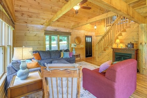 Living Room | Queen Sleeper Sofa | Free WiFi | Gas Fireplace | 1st Floor