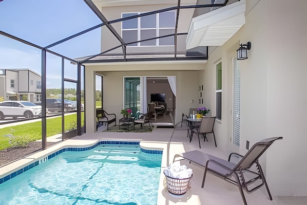 Swimming pool