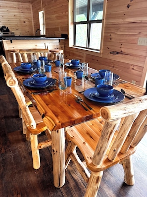 Iris - Dining Area