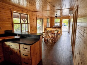 Kitchen/Dining