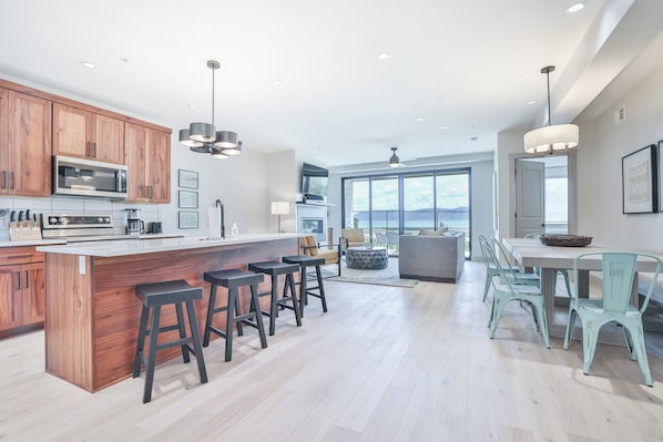 Water's Edge - Bldg E, Suite 102 - Ground floor unit with amazing views and access to Bear Lake!
