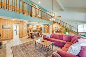 Living Room | 1st Floor | Queen Sleeper Sofa | Smart TV | Books/Board Games