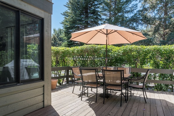 Outdoor dining