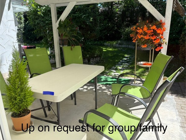  the sun deck area—a pleasant space to gather, eat, or work