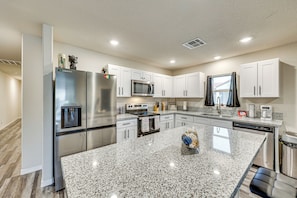 Kitchen | Single-Story Home | Free WiFi | Central A/C & Heating