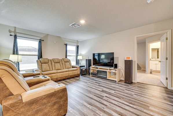 Mohave Valley Vacation Rental | 4BR | 2BA | 1,900 Sq Ft | 1 Step Required