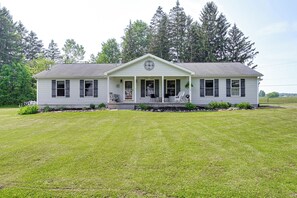 Exterior | Driveway (4 Vehicles)