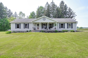 Exterior | Driveway (4 Vehicles)