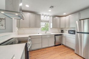 Kitchen | Blender | Toaster | Spices