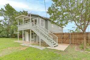 Building Exterior | Shared Yard
