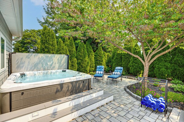 Solomons Vacation Rental | 3BR | 2.5BA | 2,250 Sq Ft | 7 Steps to Enter