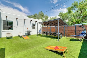 Private Backyard | Gas Grill