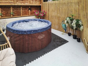 Bain à remous extérieur