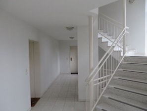 Treppenhaus (Wohnung befindet sich im Erdgeschoss)