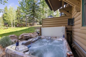 Bain à remous extérieur
