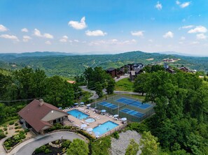 Enjoy exclusive access to sparkling communal pools, relaxing hot tubs, and well-maintained tennis courts.