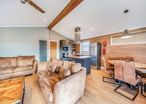 Loxley Lodge Premier - Stratford Upon Avon Lodge Retreat, Snitterfield, Stratford Upon Avon