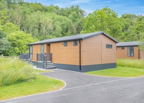Llywelyn Premier - Plas Isaf Lodge Retreat, Caerwys
