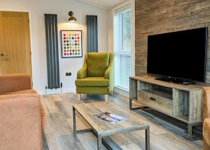 Llywelyn Premier - Plas Isaf Lodge Retreat, Caerwys