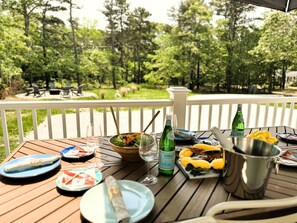 Alfresco dining for 8