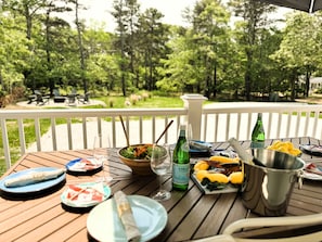Alfresco dining for 8