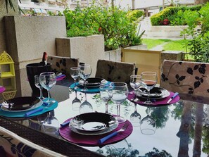 Outdoor dining