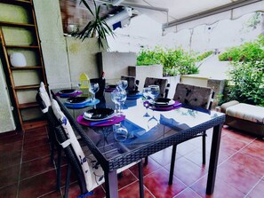 Outdoor dining