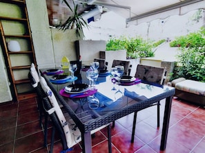 Outdoor dining