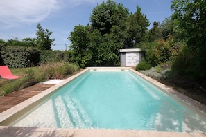 MOURIÈS holiday rental house for rent with pool