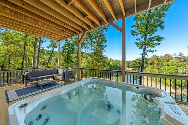 Outdoor spa tub
