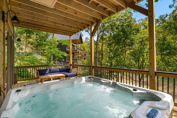 Outdoor spa tub