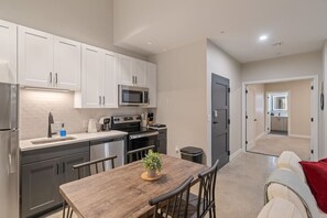 You’ll love the convenience of this fully equipped kitchen, where you can brew coffee, cook meals, or prepare snacks. The cozy layout and warm ambiance make cooking here a delightful part of your stay.